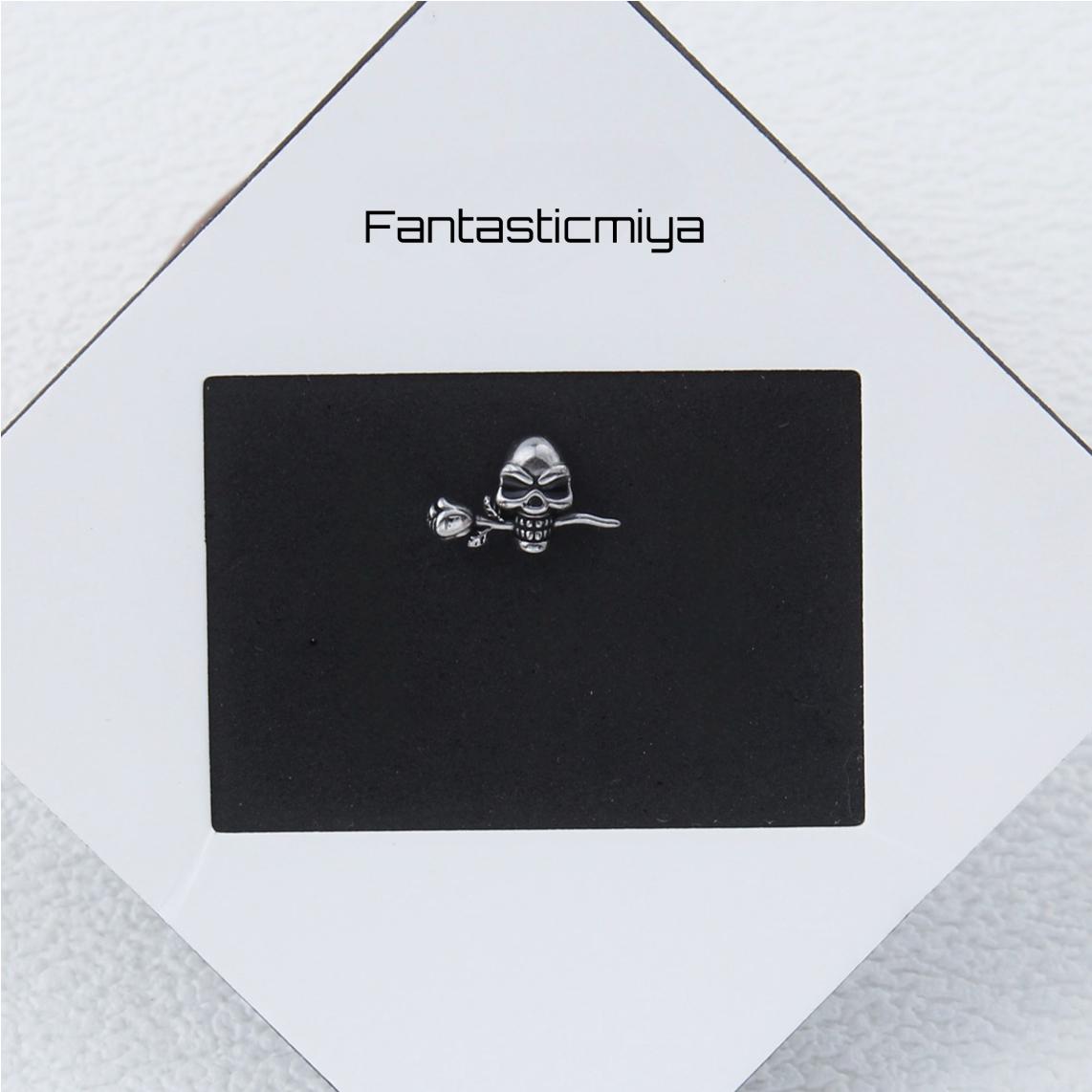 1 count/ Punk gothic Skull with Rose Stud Earring, Vintage Stud Earring with Flat Back, –Titanium Stud, Earlobe Earring, Helix Cartilage Earring for Men and Women