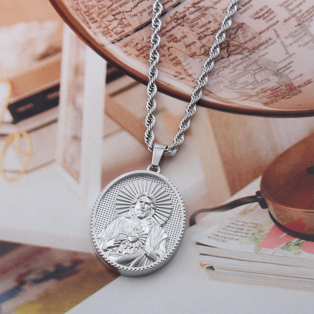 Christian Pendant Necklace Featuring the Sacred Heart of Jesus – A Thoughtful Gift for Your Girlfriend, Faith-Based Jewelry, Stainless Steel Sacred Heart of Jesus Necklace