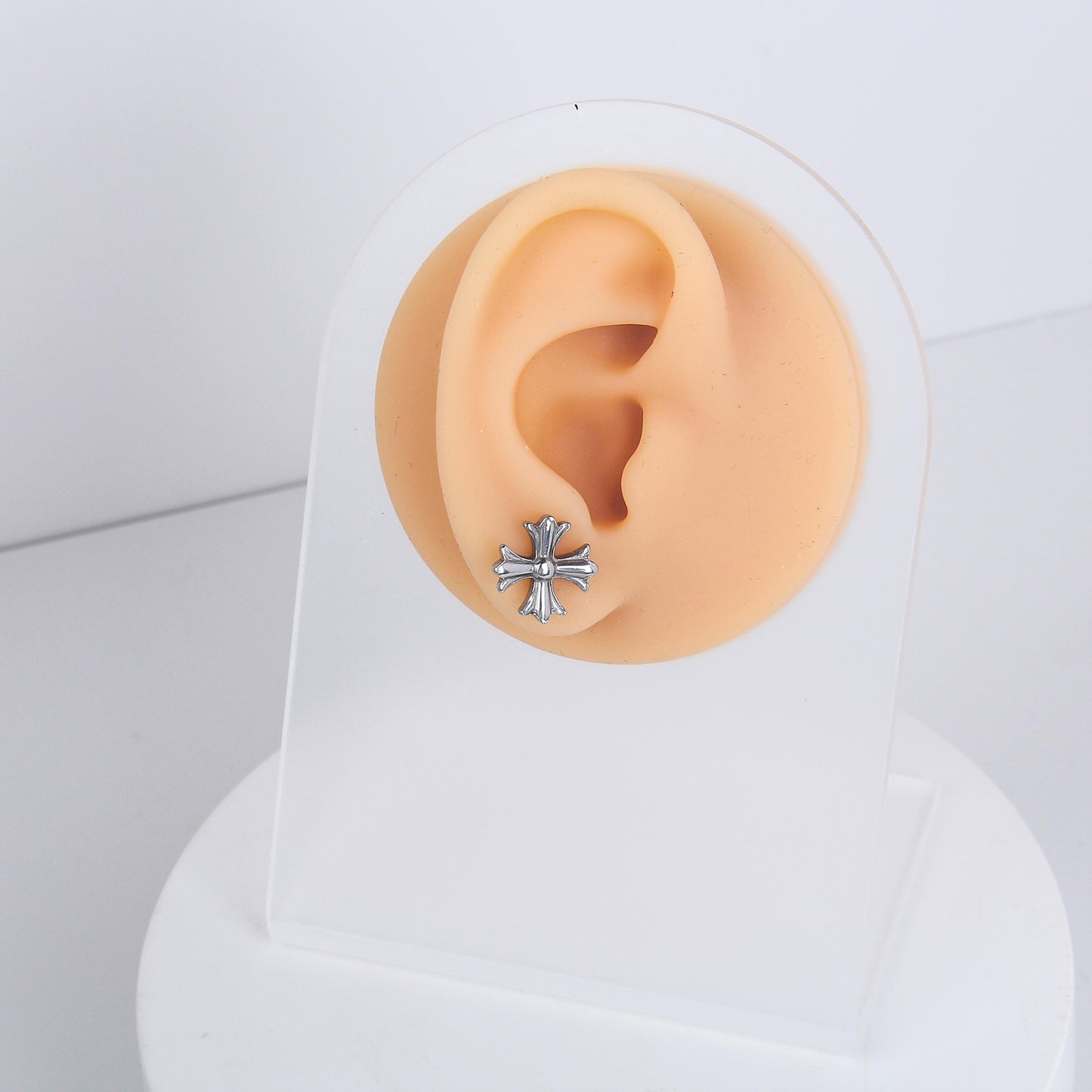 1 count/ Punk Gothic Cross Stud Earring, Vintage Stud Earring with Flat Back –Titanium Stud, Earlobe Earring, Helix Cartilage Earring for Men and Women