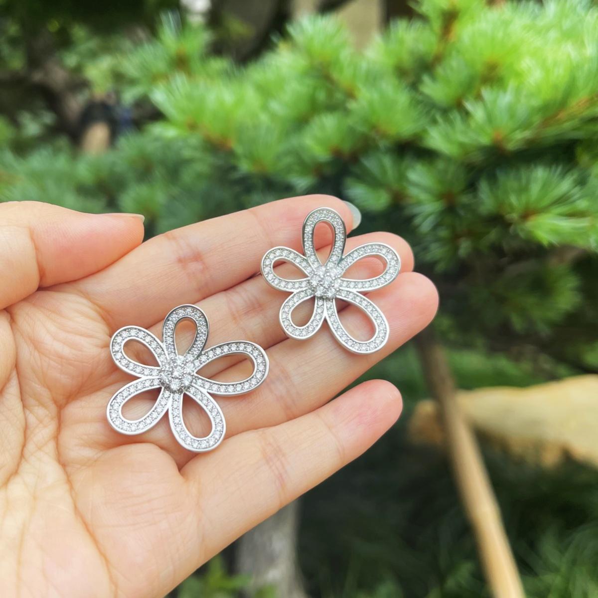 Elegant Sparkling Sunflower Stud Earrings with Zircons - Exquisite Copper Sunflower Earring for Women and Girls, Ideal Daily Accessory and Unforgettable Gift for Special Moments