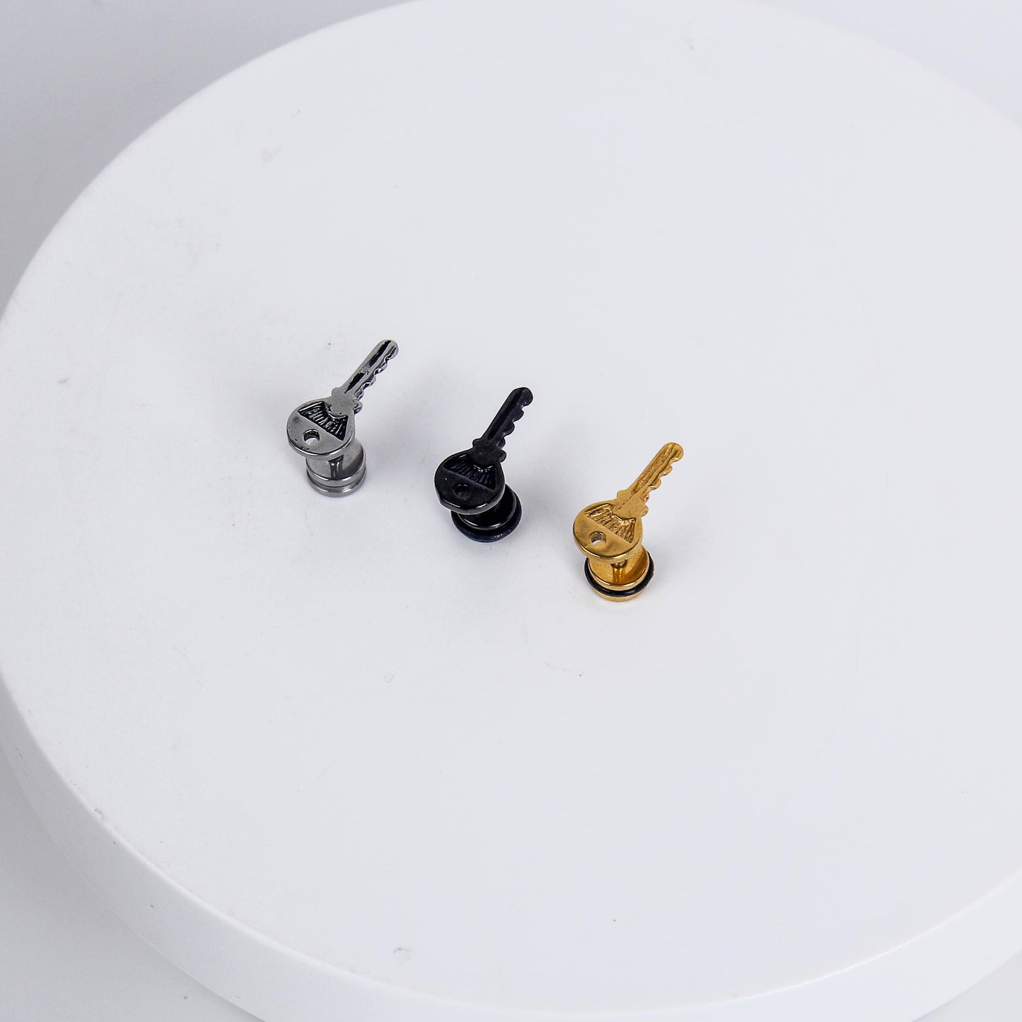 1 count/ Punk Gothic Key Stud Earring, Vintage Stud Earring with flat Back,Halloween Party Cosplay – Titanium Stud,Earlobe Earring, Helix Cartilage Earring for Men and Women,