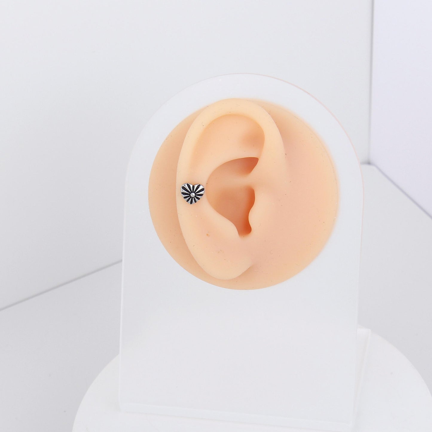 1 count/ Punk Gothic Unique Heart Stud Earring, Vintage Stud Earring with Round Back,Barbell Studs –Titanium Stud, Earlobe Earring, Helix Cartilage Earring for Men and Women