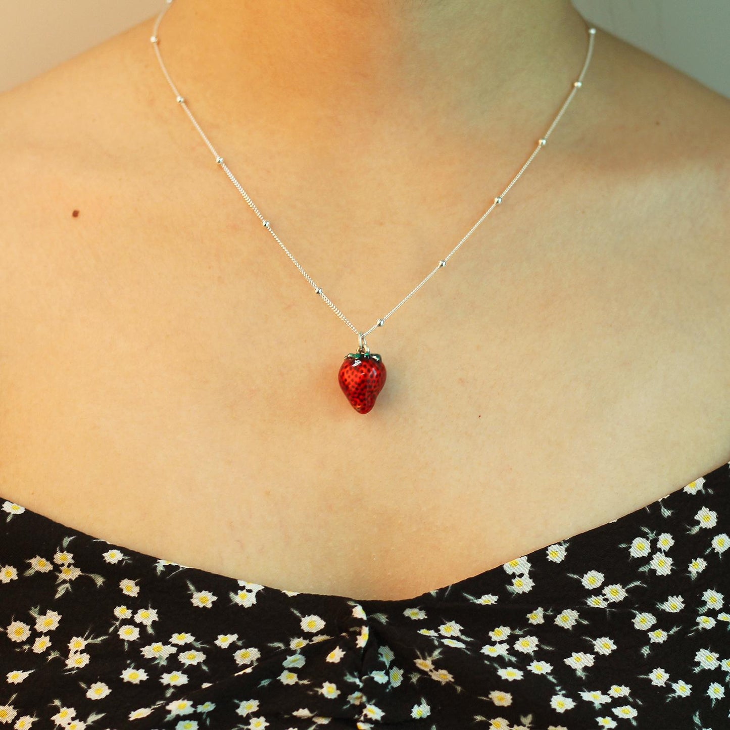 S925 cute Sweet Strawberry Pendant,Sterling Silver necklace for women, Bead Chain, Stylish and Adorable Necklace, Fashionable Jewelry, Dainty Gifts for Mom Daughter Girlfriend.