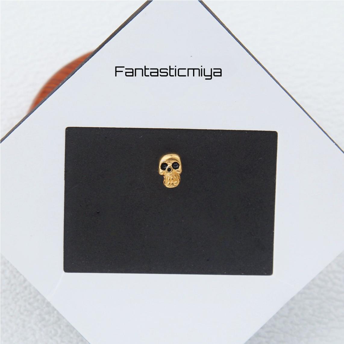 1 count/ Punk Gothic Skull Stud Earring, Vintage Stud Earring with Flat Back, Hallloween Party Cosplay – Titanium Stud, Earlobe Earring, Helix Cartilage Earring for Men and Women,