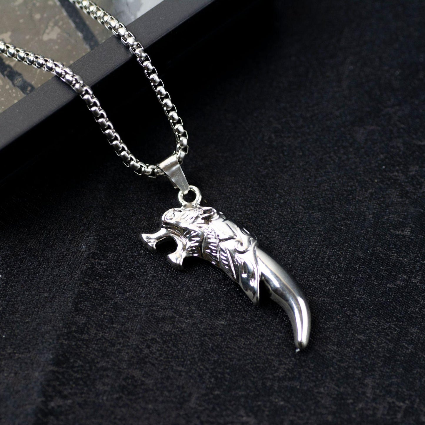 HN068:Hip-Hop Style Necklace,Spiritrain Wolf Teeth shape Pendent Necklace For Women And Men