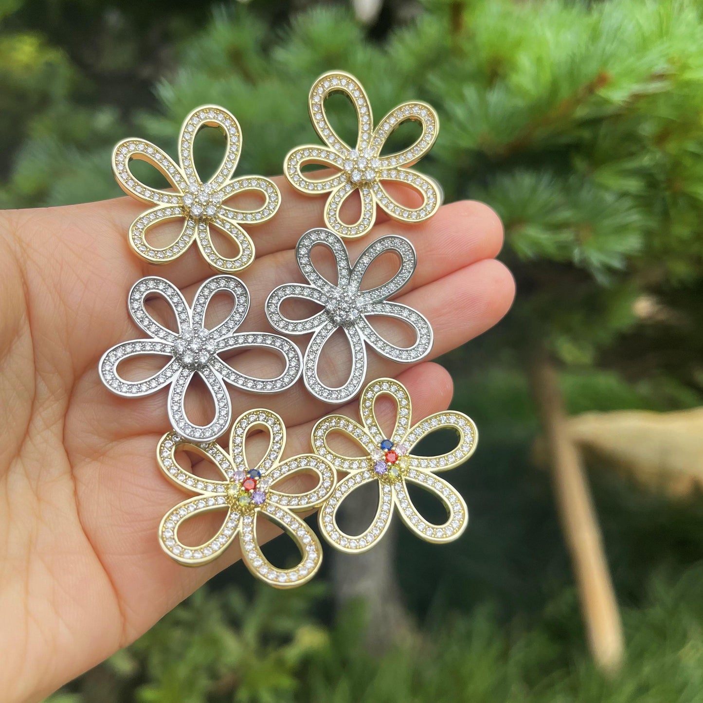 Elegant Sparkling Sunflower Stud Earrings with Zircons - Exquisite Copper Sunflower Earring for Women and Girls, Ideal Daily Accessory and Unforgettable Gift for Special Moments