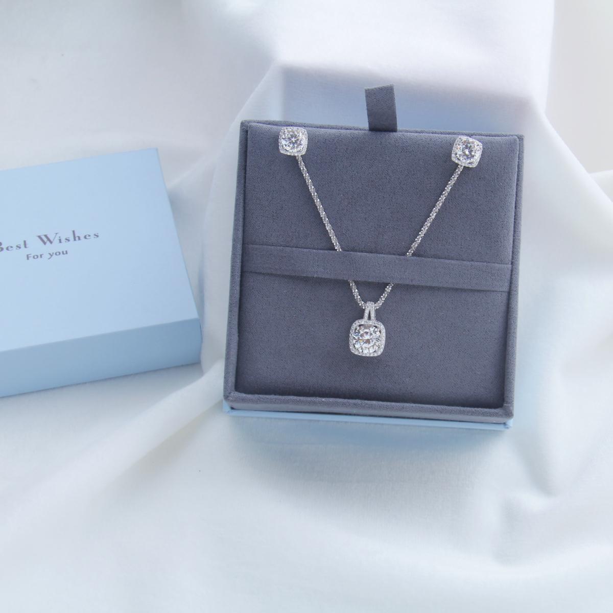 1CT Moissanite stude earrings, Sterling Silver for women, classic design,Certified Authentic - Perfect for Mum, Sister,Girlfriends, and Best Friends as a Holiday Gift. Show Her Your Love with a Surprise!