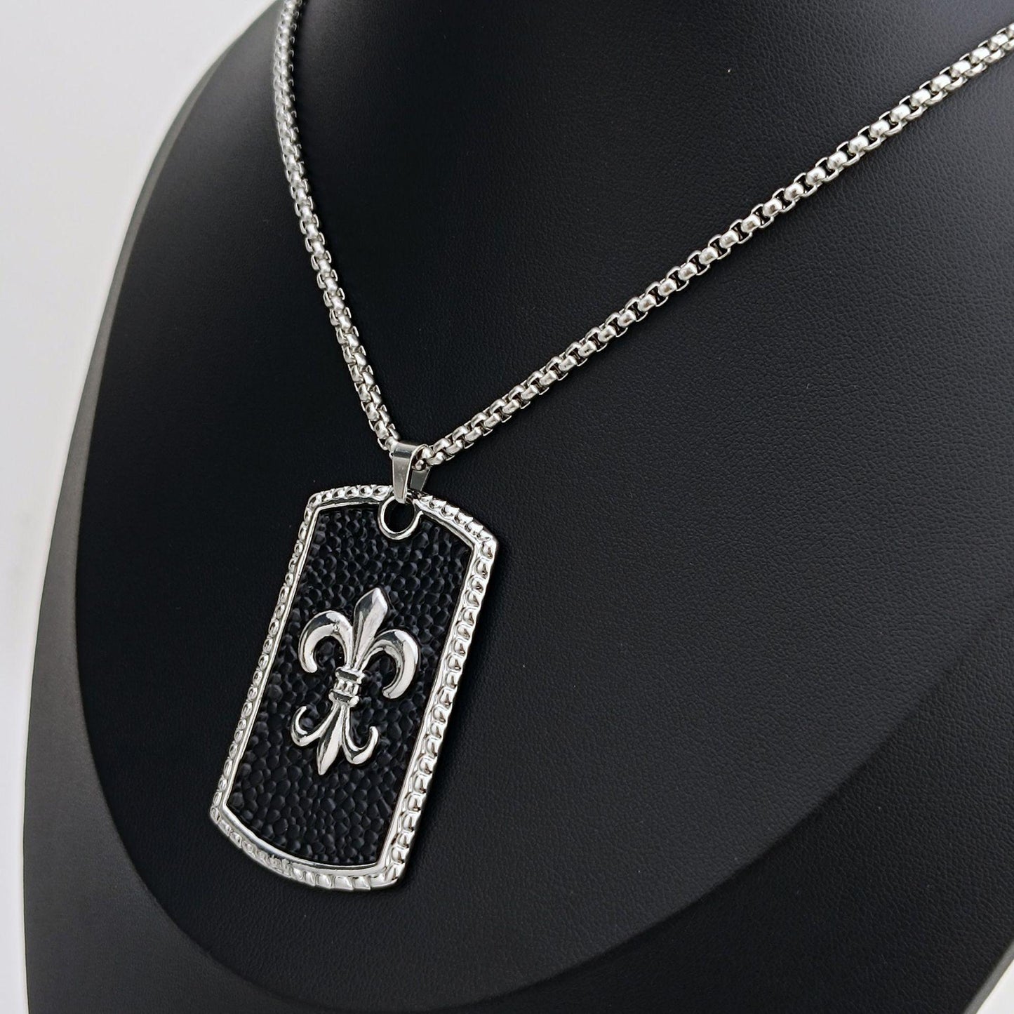 HN059:Hip-Hop Style Necklace,Fleur De Lis Pendant Necklace for Women And Men