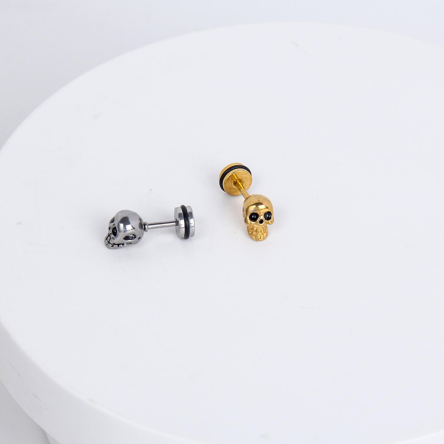1 count/ Punk Gothic Skull Stud Earring, Vintage Stud Earring with Flat Back, Hallloween Party Cosplay – Titanium Stud, Earlobe Earring, Helix Cartilage Earring for Men and Women,