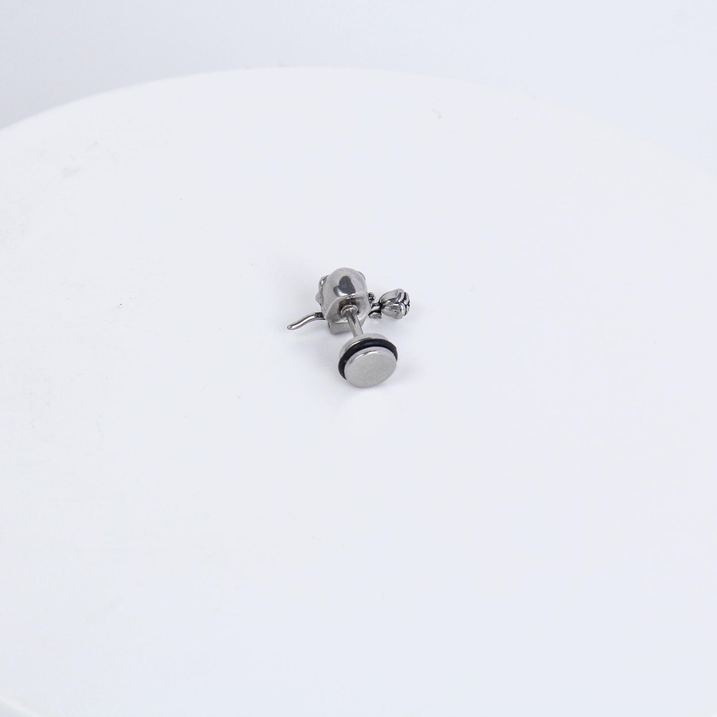 1 count/ Punk gothic Skull with Rose Stud Earring, Vintage Stud Earring with Flat Back, –Titanium Stud, Earlobe Earring, Helix Cartilage Earring for Men and Women