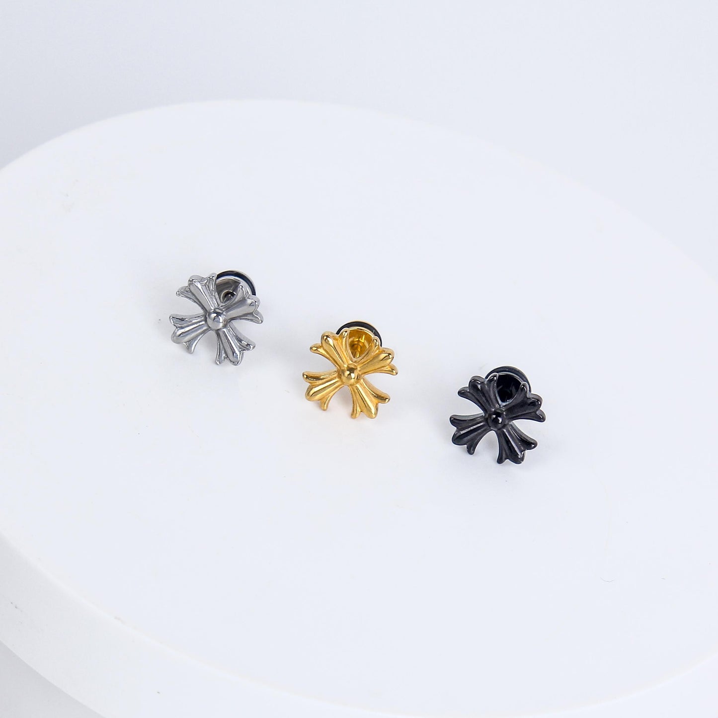 1 count/ Punk Gothic Cross Stud Earring, Vintage Stud Earring with Flat Back –Titanium Stud, Earlobe Earring, Helix Cartilage Earring for Men and Women