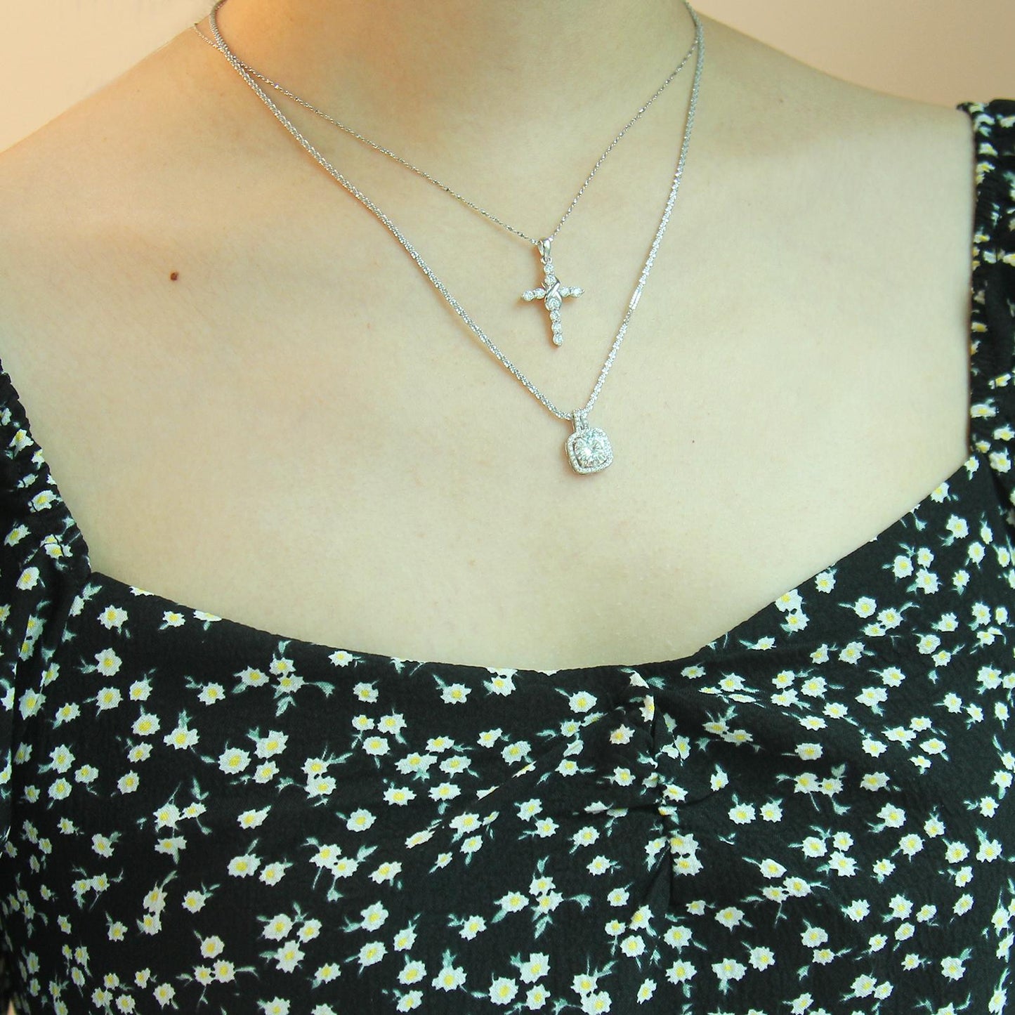S925 Sterling Silver Necklace with Synthetic Moissanite Pendant – Classic Cushion- cut Stone with A Halo Design ,2 Carat Stone, Hypoallergenic, Dainty Gift for Women, Gift Box Included