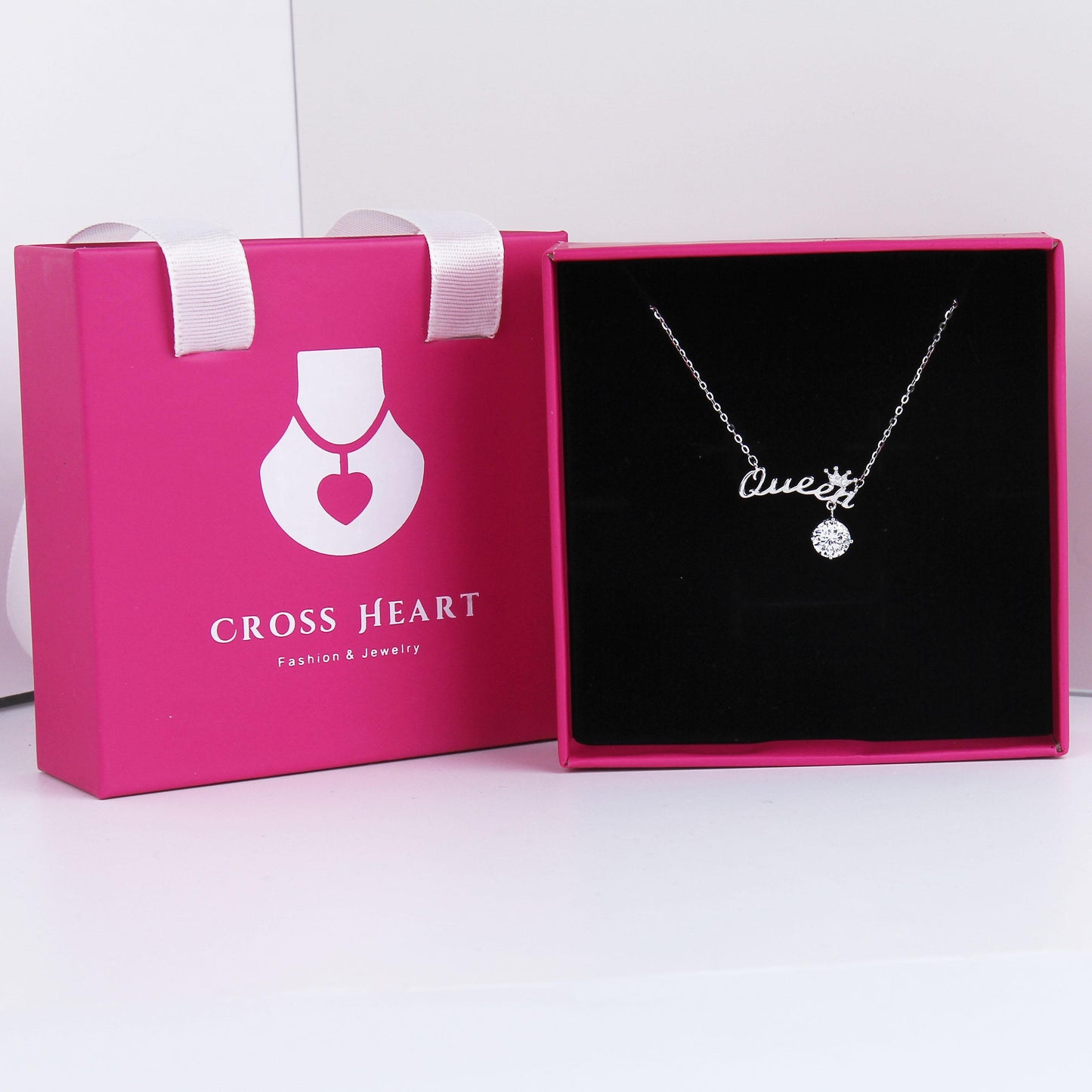 S925 Sterling Silver Necklace with Synthetic Moissanite Pendant – Letter Queen with A Moissanite Stone Pendant, 1 Carat Stone, Clavicle Chain Necklace, Hypoallergenic, Dainty Gift for Women, Gift Box Included