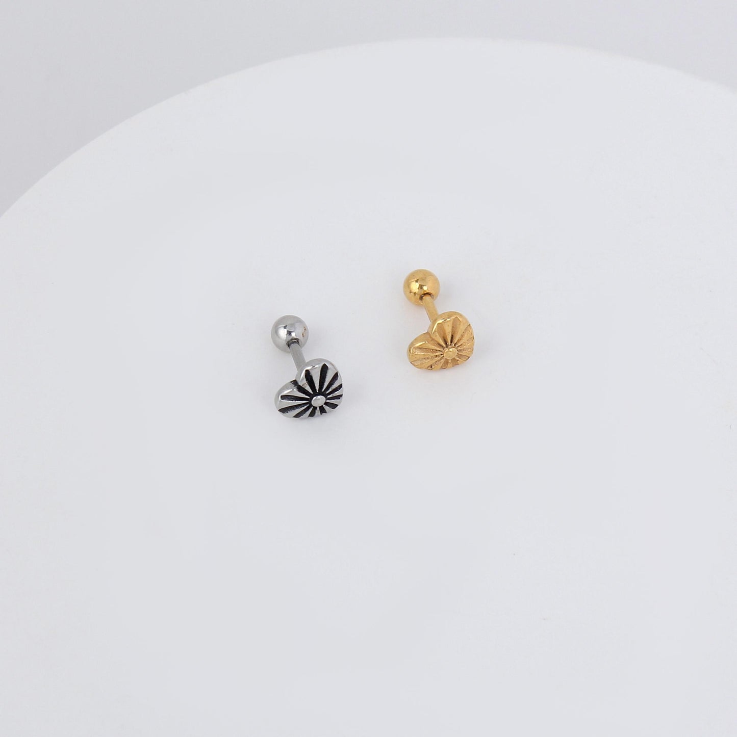 1 count/ Punk Gothic Unique Heart Stud Earring, Vintage Stud Earring with Round Back,Barbell Studs –Titanium Stud, Earlobe Earring, Helix Cartilage Earring for Men and Women