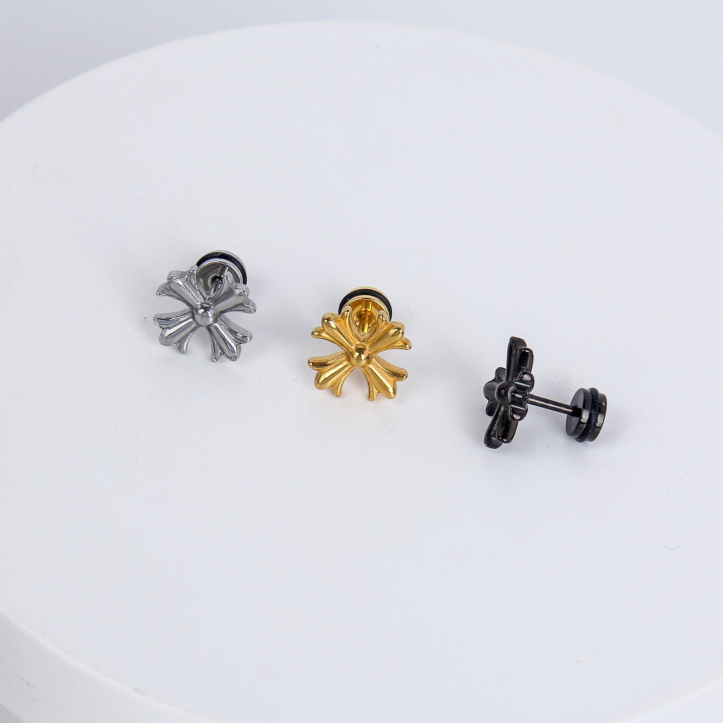 1 count/ Punk Gothic Cross Stud Earring, Vintage Stud Earring with Flat Back –Titanium Stud, Earlobe Earring, Helix Cartilage Earring for Men and Women