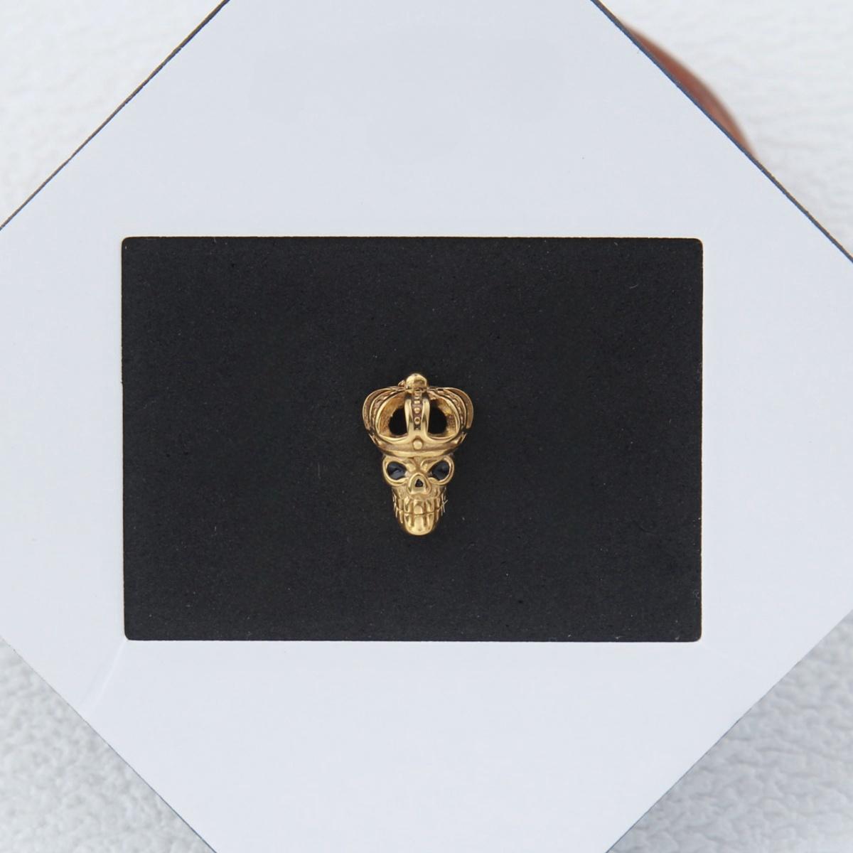 Skull crown King Shaped Helix Cartilage Stud Earring with Flat Back – Stainless Steel, Unisex Piercing Jewelry for Men and Women