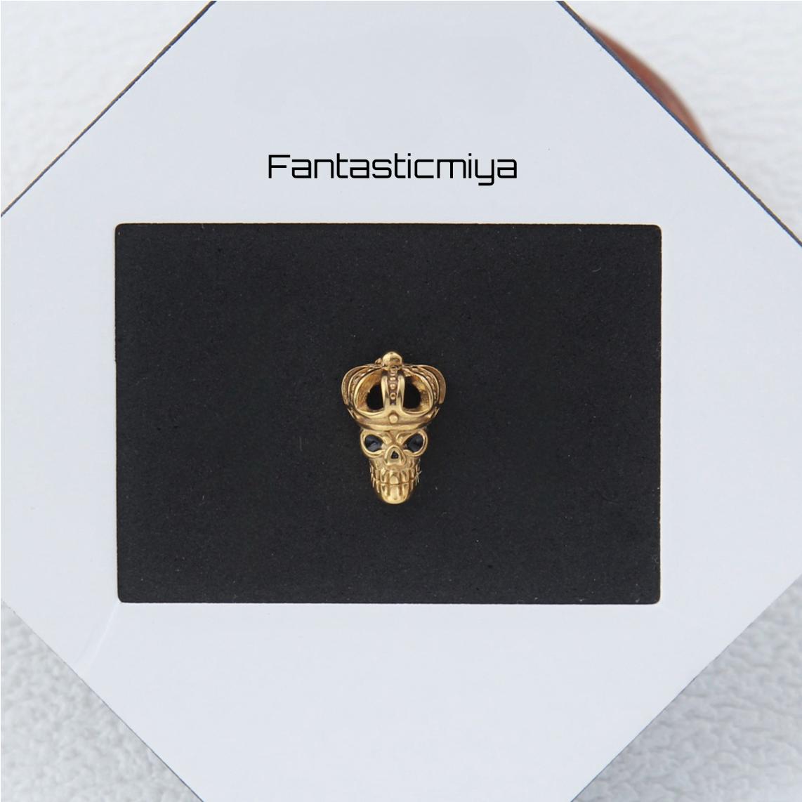 1 count/ Vintage King Crown Stud Earring - Single Earring, Punk Gothic Style, Flat Back, Titanium Stud, Ideal for Men and Women