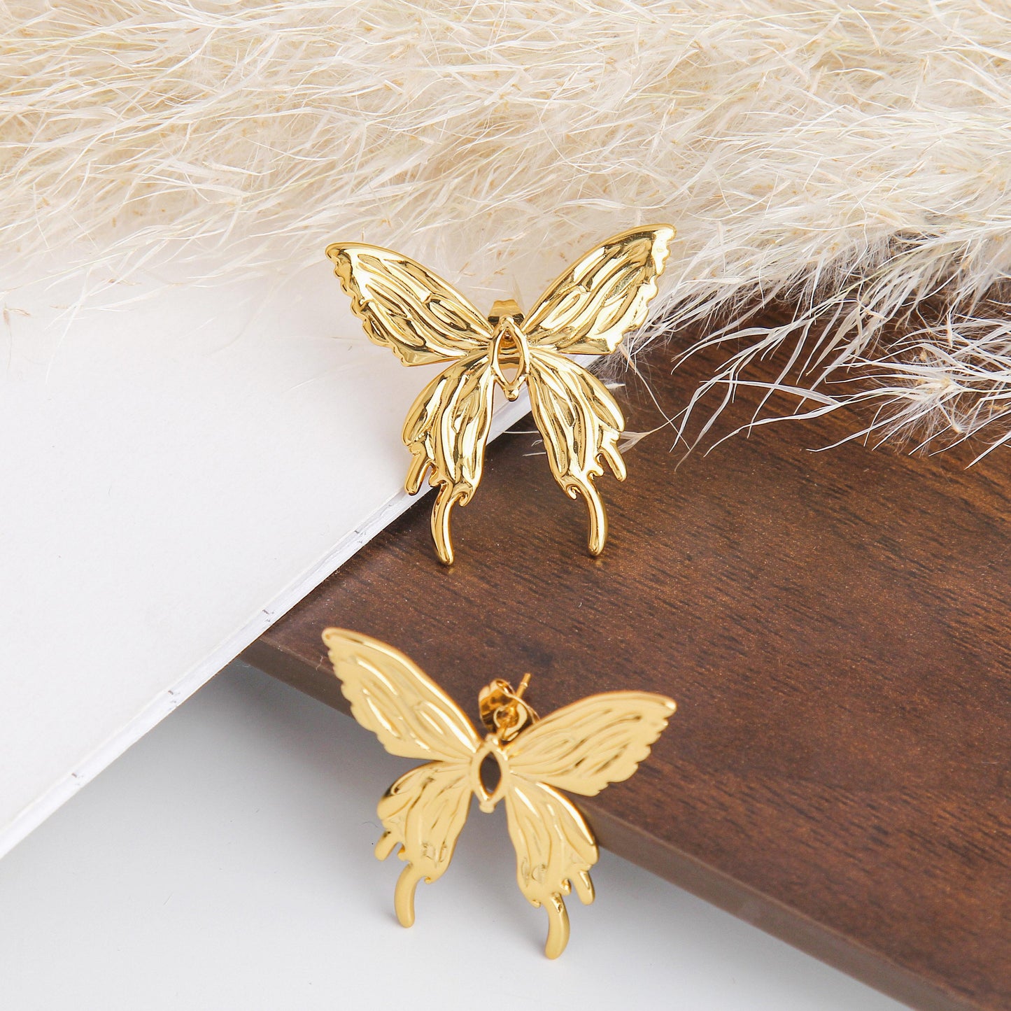 Exquisite Large Butterfly Design Stainless Steel Stud Earrings | Lifelike Accessories for Lobe Piercings | Hypoallergenic & Stylish Statement Earrings