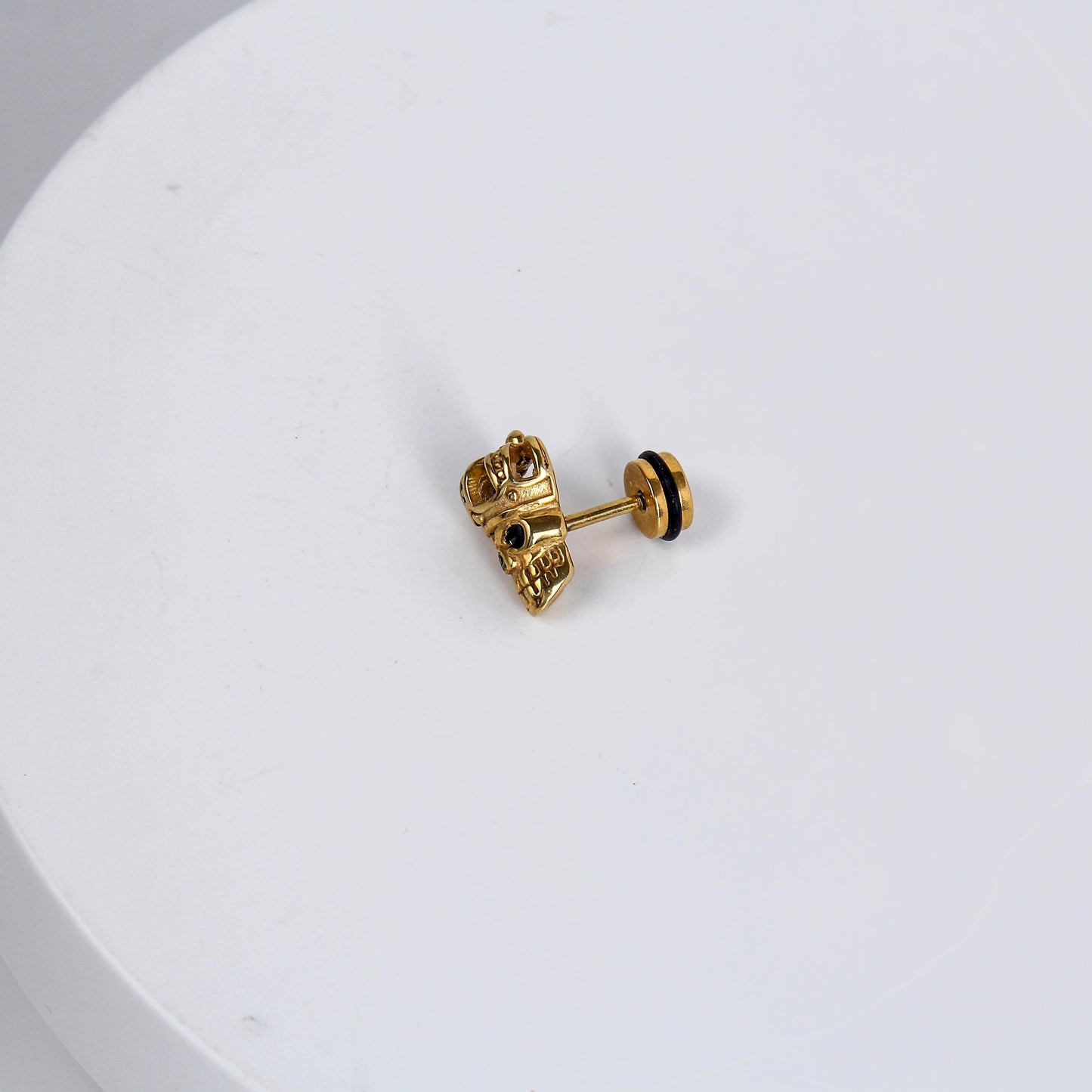 1 count/ Vintage King Crown Stud Earring - Single Earring, Punk Gothic Style, Flat Back, Titanium Stud, Ideal for Men and Women
