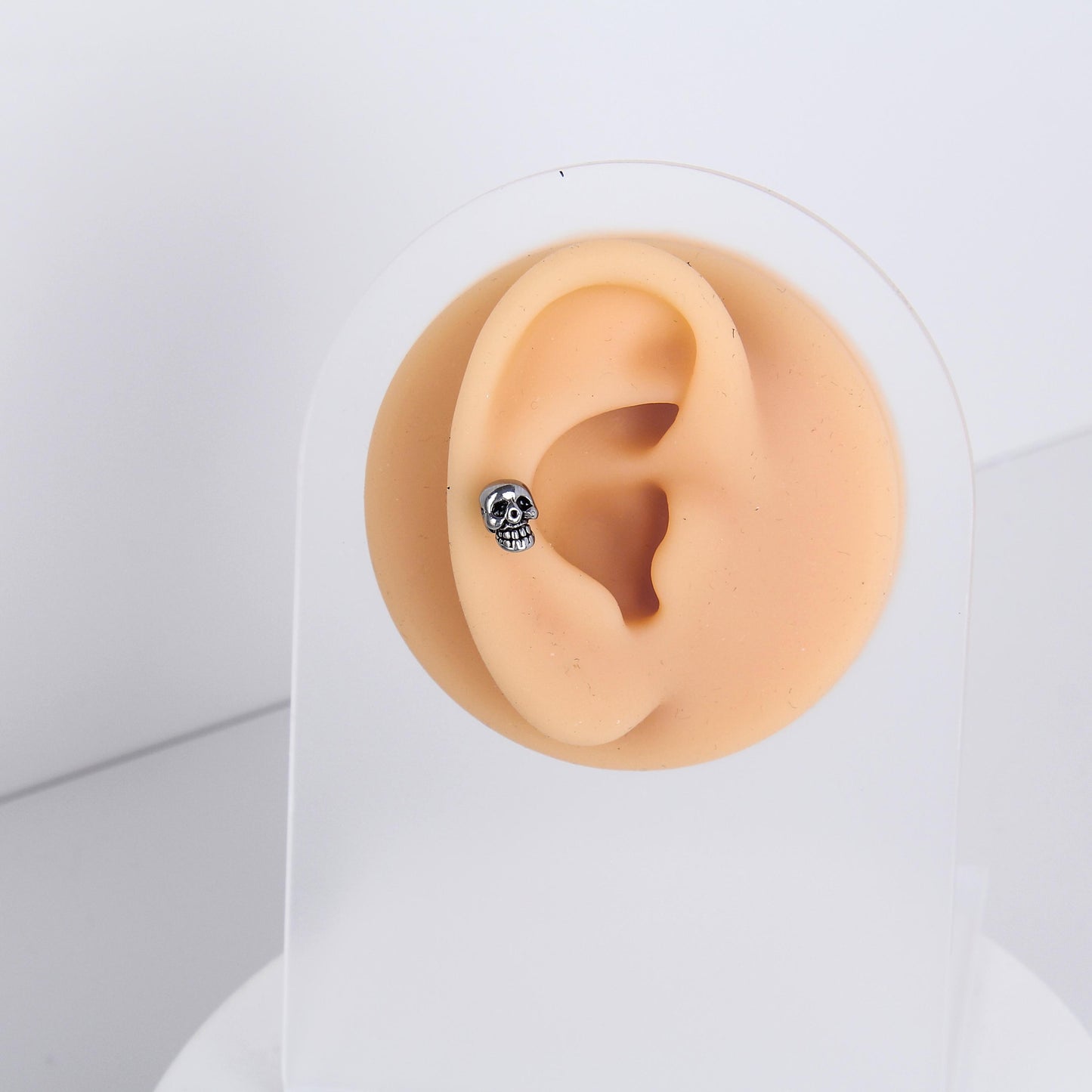 1 count/ Punk Gothic Skull Stud Earring, Vintage Stud Earring with Flat Back, Hallloween Party Cosplay – Titanium Stud, Earlobe Earring, Helix Cartilage Earring for Men and Women,
