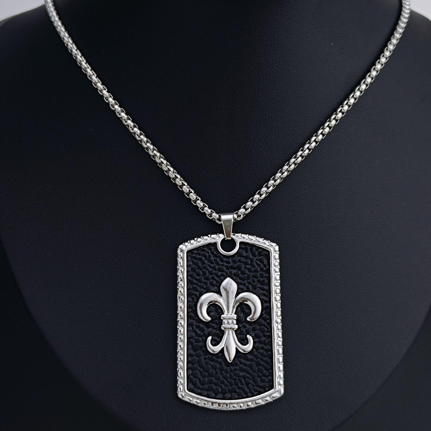 HN059:Hip-Hop Style Necklace,Fleur De Lis Pendant Necklace for Women And Men