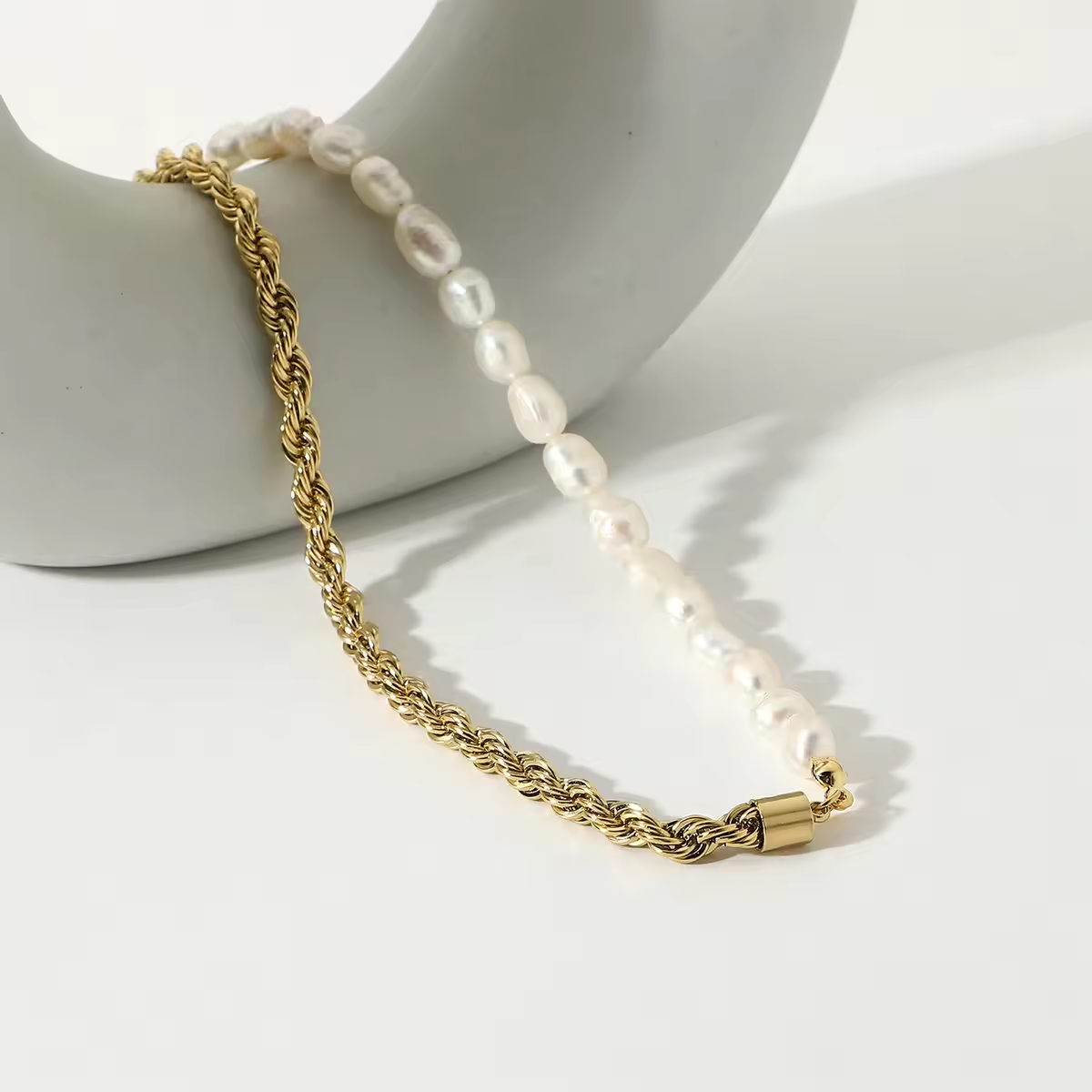 N019:Natural Pearl Necklace New Luxury Chain Collar Necklace For Women And Men,Color Not Fade, Waterproof