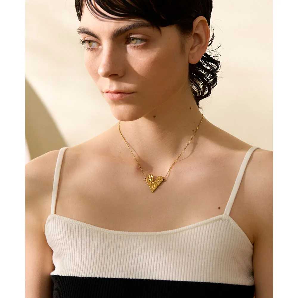 N111:Stainless Steel Titanium Classic Heart Pendent Necklace For Women And Men,Color Not Fade, Waterproof