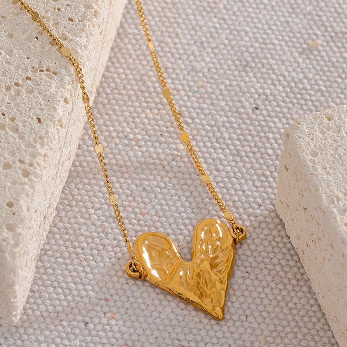 N111:Stainless Steel Titanium Classic Heart Pendent Necklace For Women And Men,Color Not Fade, Waterproof