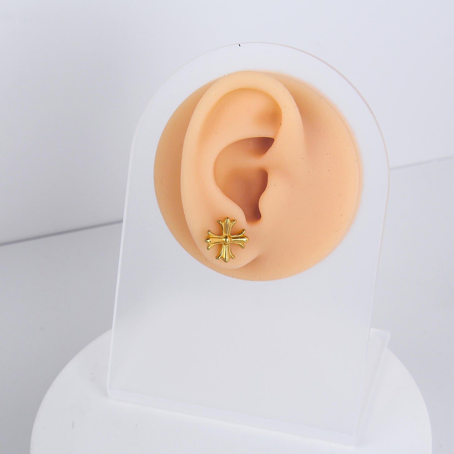 1 count/ Punk Gothic Cross Stud Earring, Vintage Stud Earring with Flat Back –Titanium Stud, Earlobe Earring, Helix Cartilage Earring for Men and Women