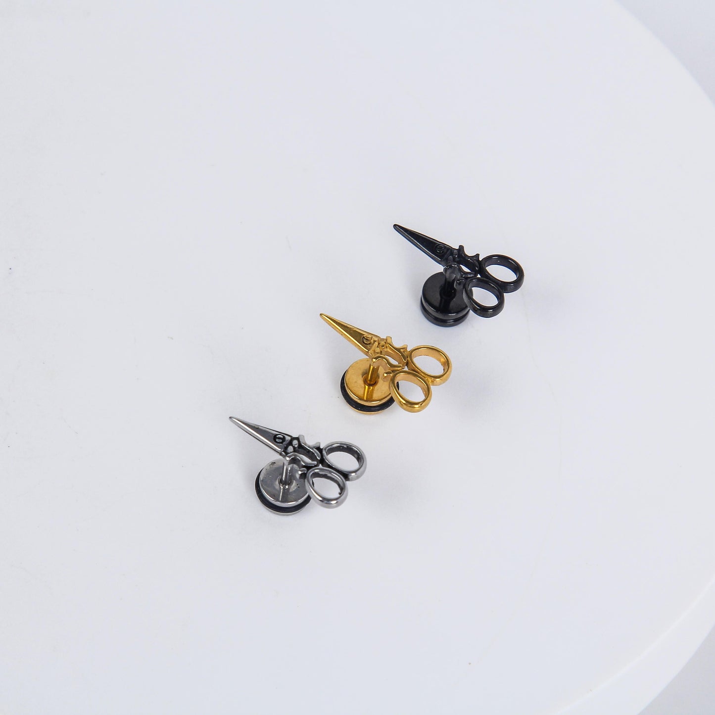 1 count/Punk Gothic Scissors Stud Earring, Vintage Stud Earring with Flat Back,Halloween Party Cosplay,–Titanium Stud, Earlobe Earring, Helix Cartilage Earring for Men and Women,