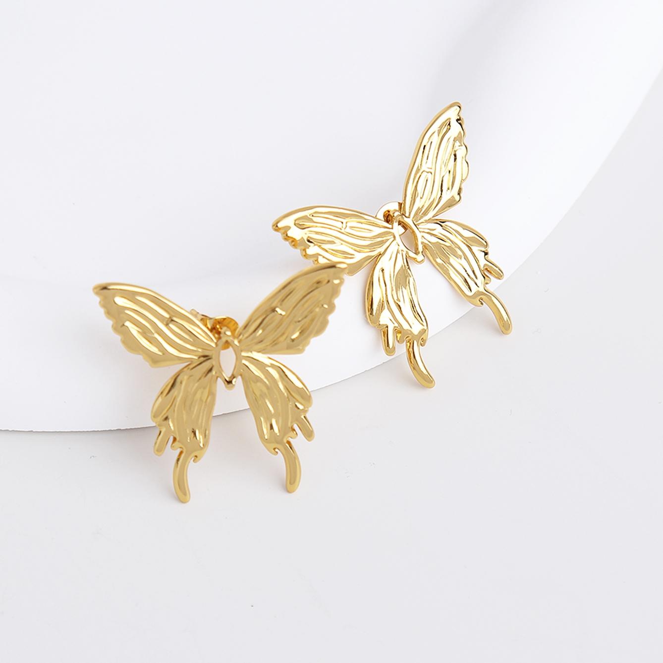 Exquisite Large Butterfly Design Stainless Steel Stud Earrings | Lifelike Accessories for Lobe Piercings | Hypoallergenic & Stylish Statement Earrings