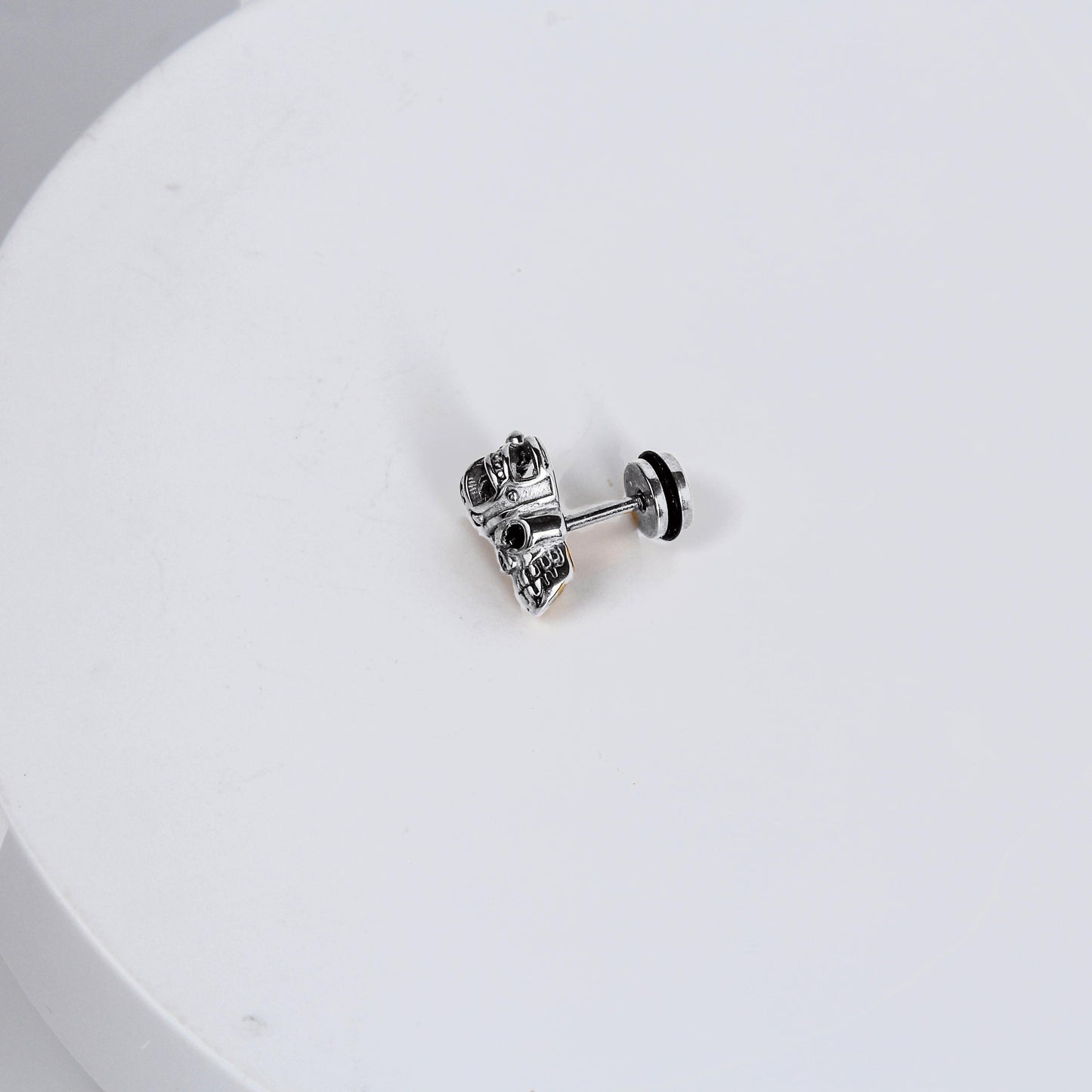 1 count/ Vintage King Crown Stud Earring - Single Earring, Punk Gothic Style, Flat Back, Titanium Stud, Ideal for Men and Women