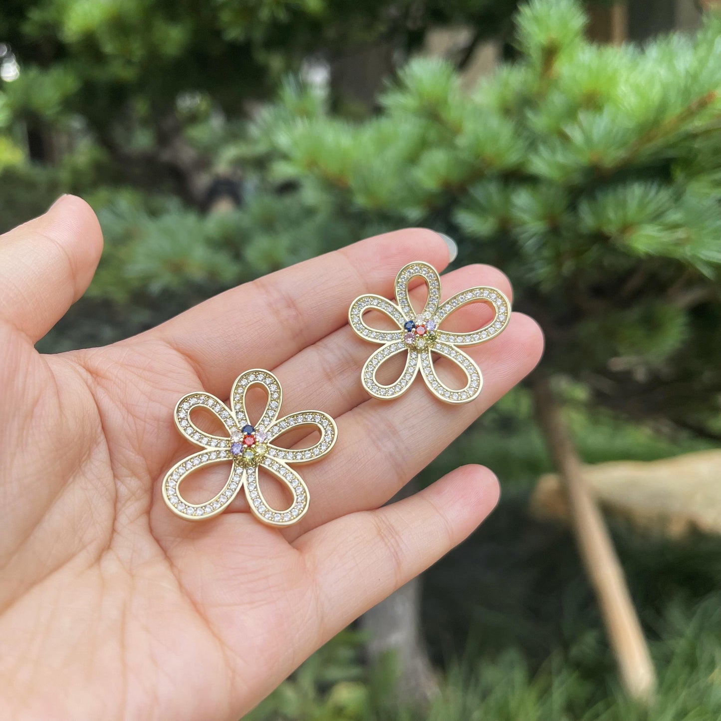 Elegant Sparkling Sunflower Stud Earrings with Zircons - Exquisite Copper Sunflower Earring for Women and Girls, Ideal Daily Accessory and Unforgettable Gift for Special Moments