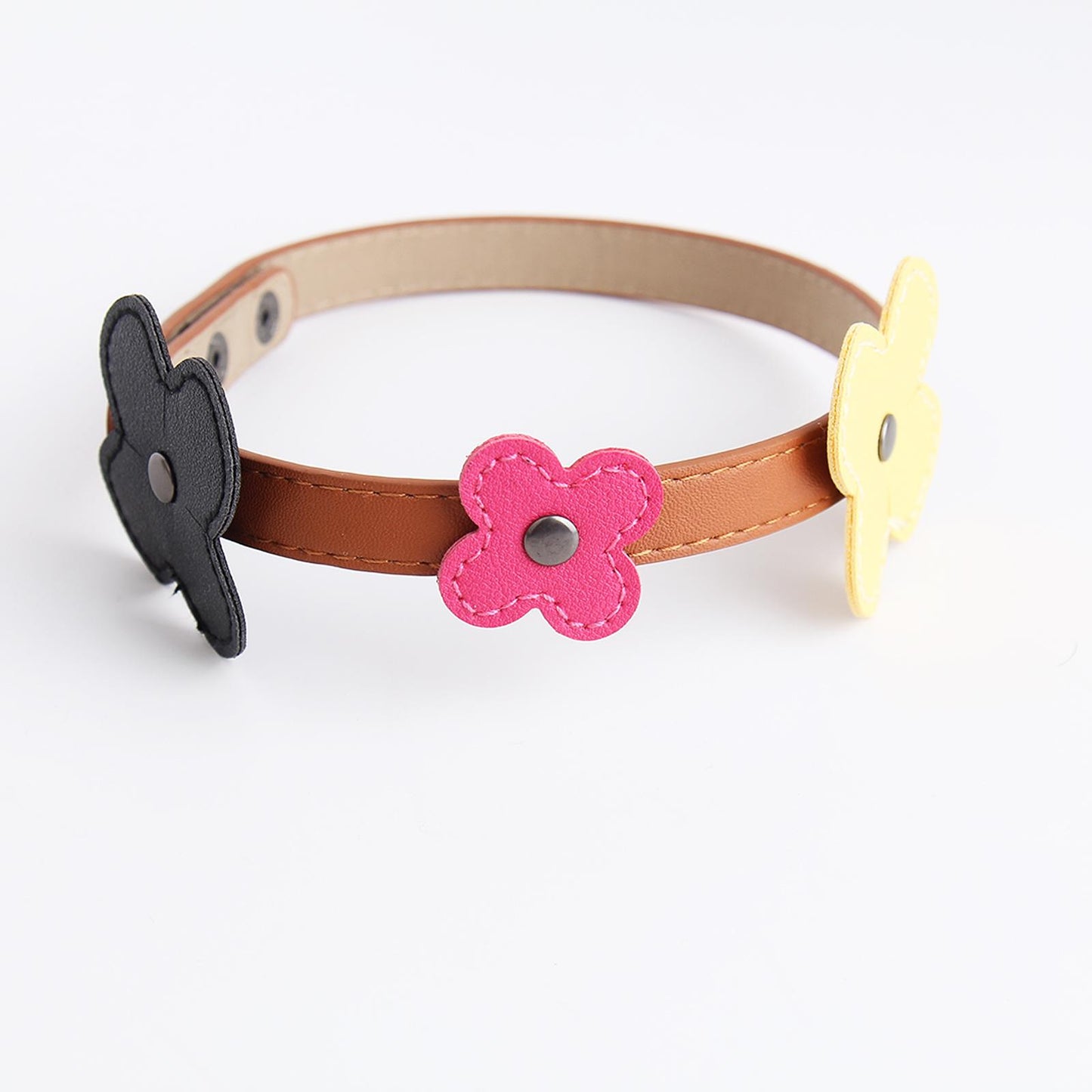 Three Flower Choker Necklace – Stylish PU Leather Chorker, Trendy and Unique Subculture Jewelry,  Fit for Bold Fashion Statements and Edgy Outfits