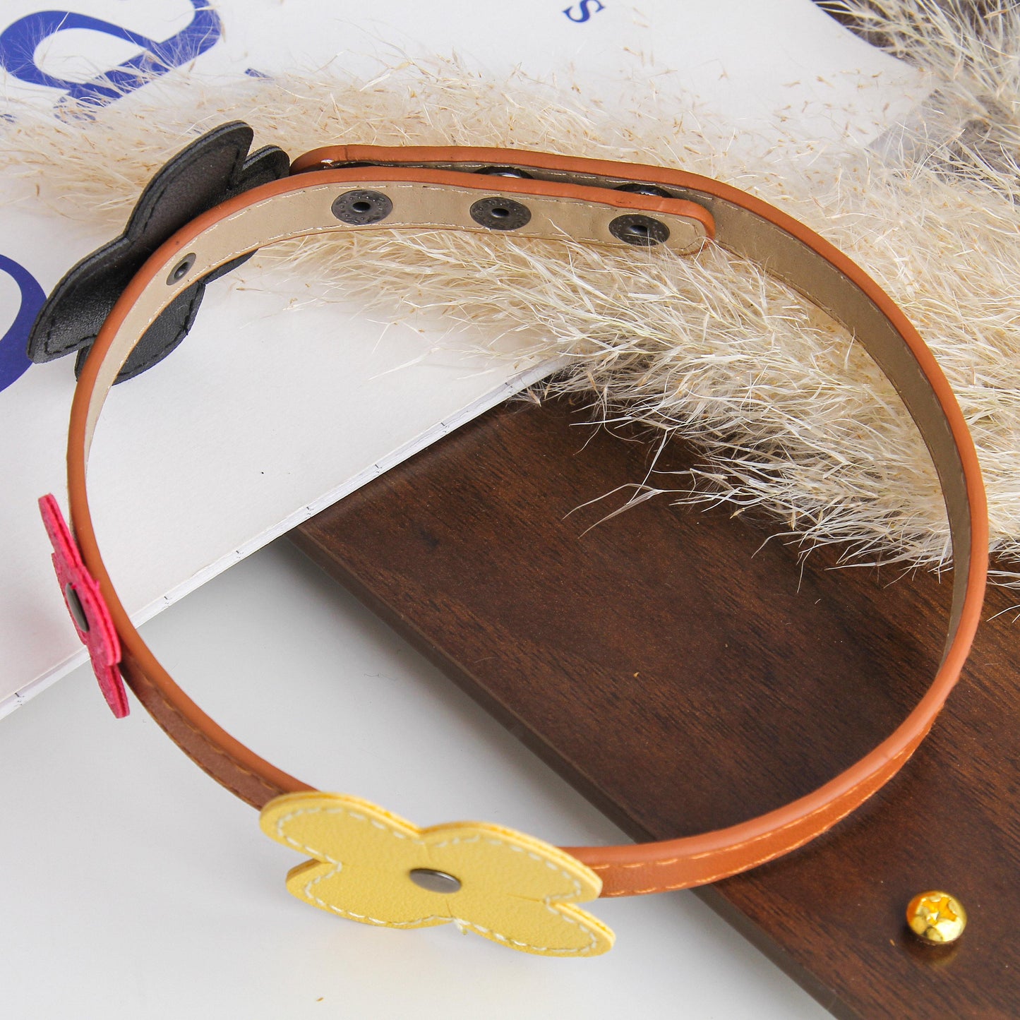 Three Flower Choker Necklace – Stylish PU Leather Chorker, Trendy and Unique Subculture Jewelry,  Fit for Bold Fashion Statements and Edgy Outfits