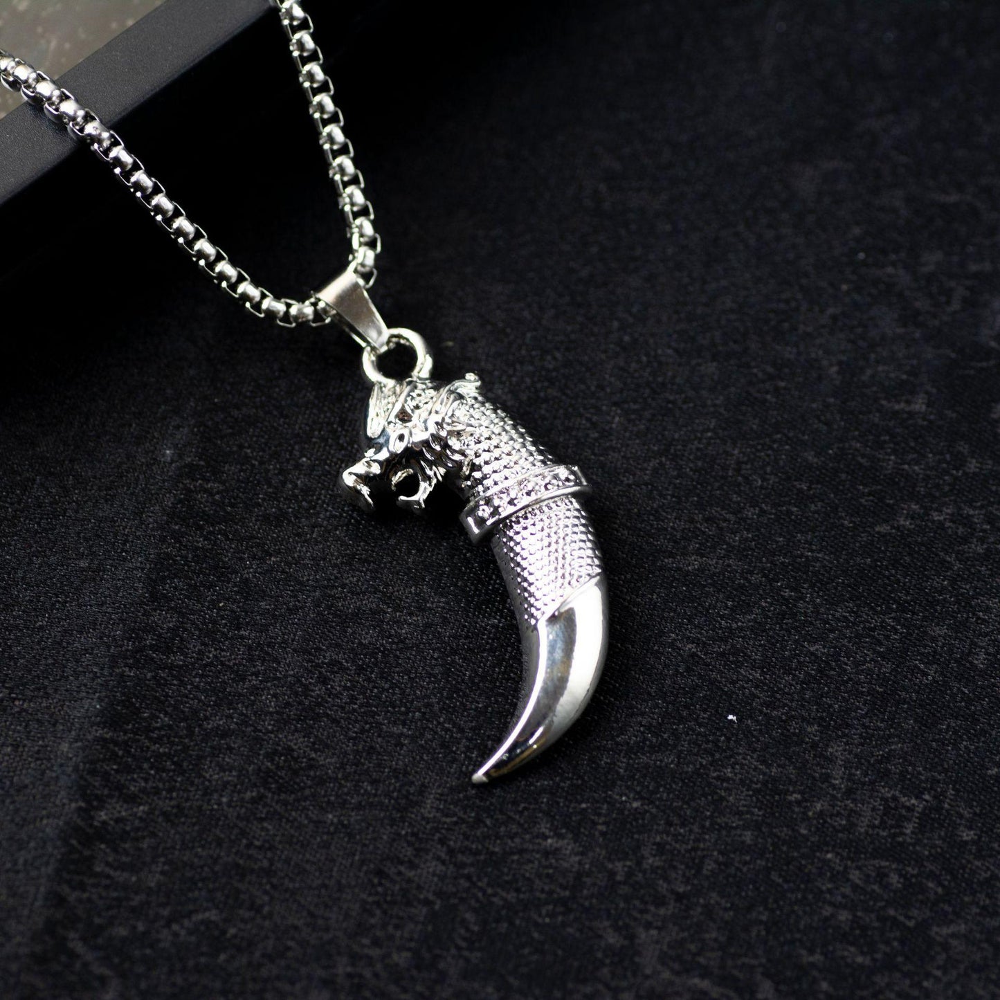 HN068:Hip-Hop Style Necklace,Spiritrain Wolf Teeth shape Pendent Necklace For Women And Men